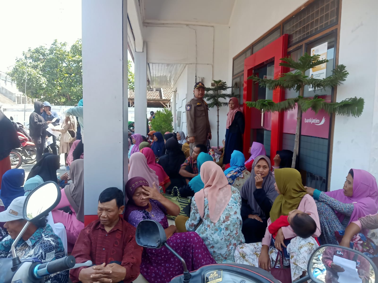 PENYALURAN BANTUAN