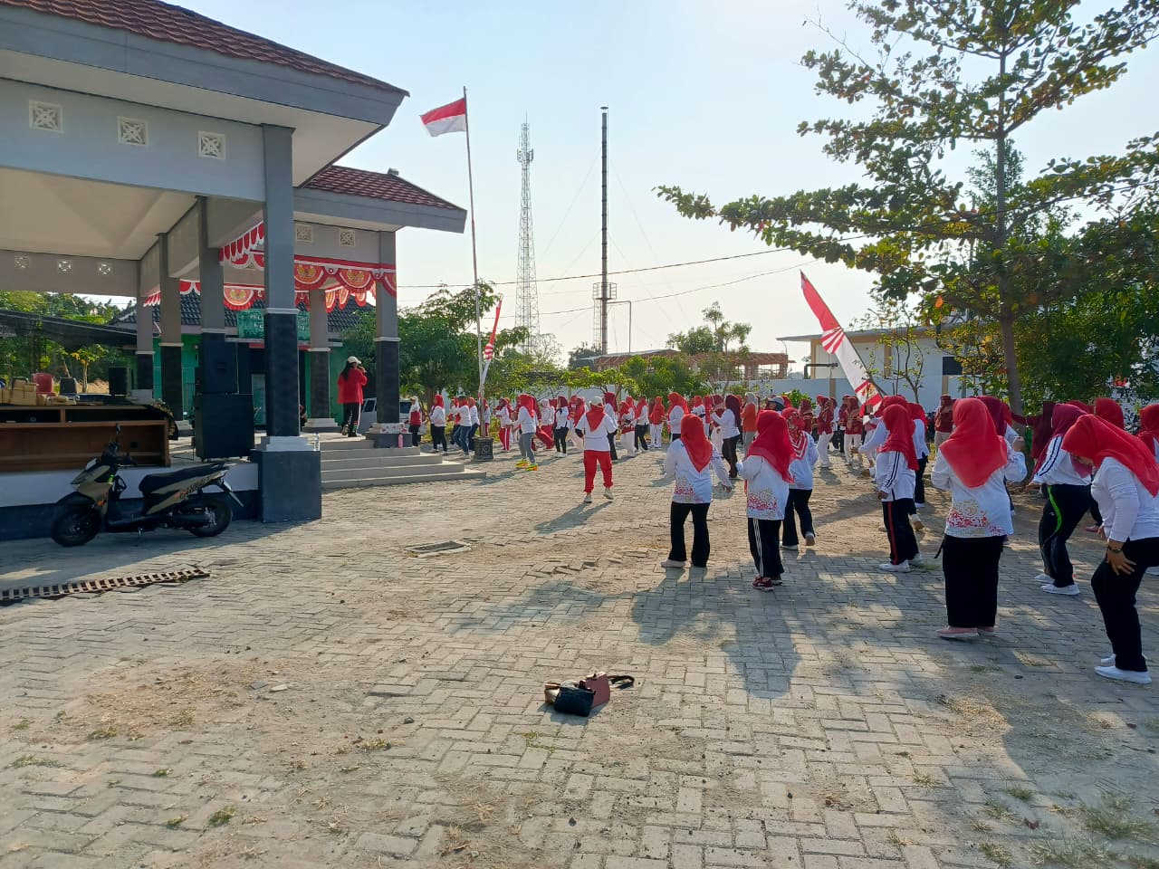 PKK Kecamatan Temayang Semarakkan HUT RI ke-81 dengan Senam Zumba, Gebyar Lomba dan Bazar UMKM