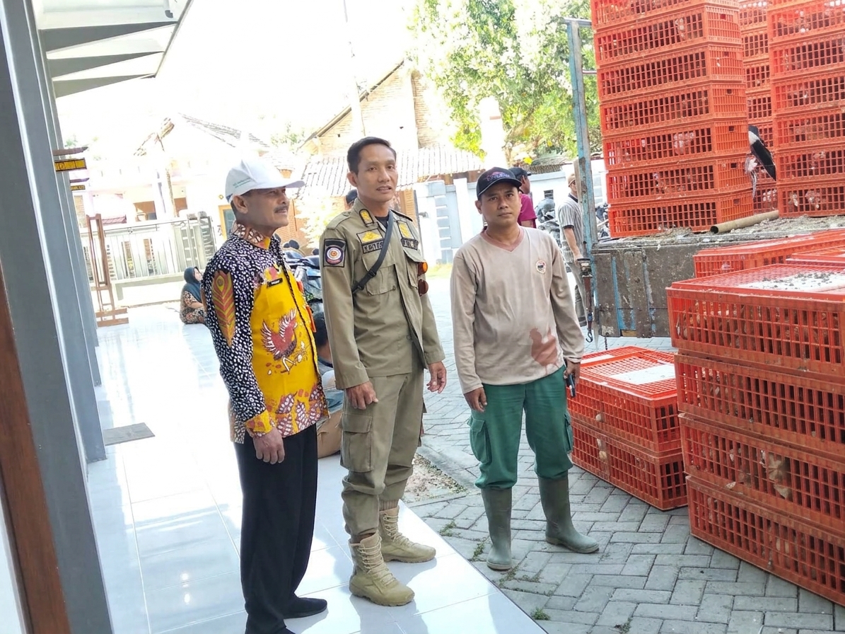Kecamatan Temayang Dampingi dan Amankan Pendistribusian Ayam Petelur Program Gayatri di Enam Desa