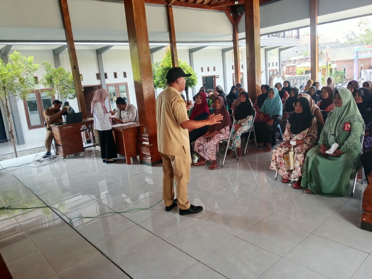 Kecamatan Temayang Dampingi Pendaftaran Aplikasi Perlinsos di Desa Kedungsumber